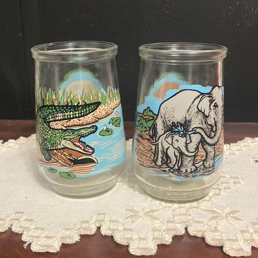 Set of 2 Vintage Welch’s Endangered Animals Cups Elephant & Crocodile
